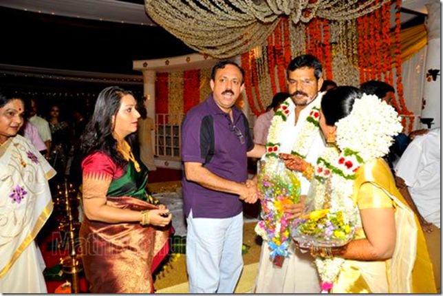 Menaka and Suresh kumar family in geethu mohandas wedding. ~ Gallery Bay